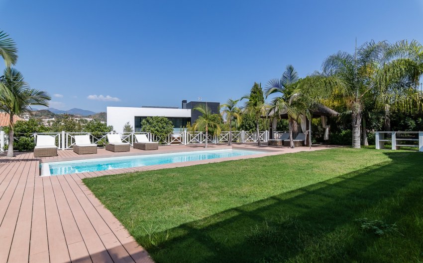 Resale - Villa -
Marbella - Nueva Andalucía