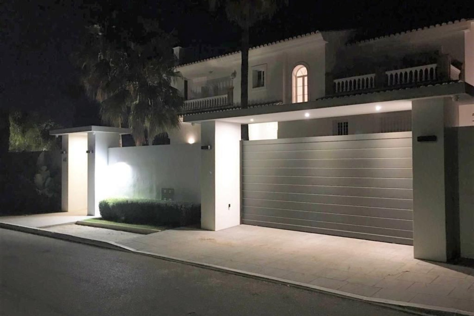 Resale - Villa -
Marbella - Nueva Andalucía