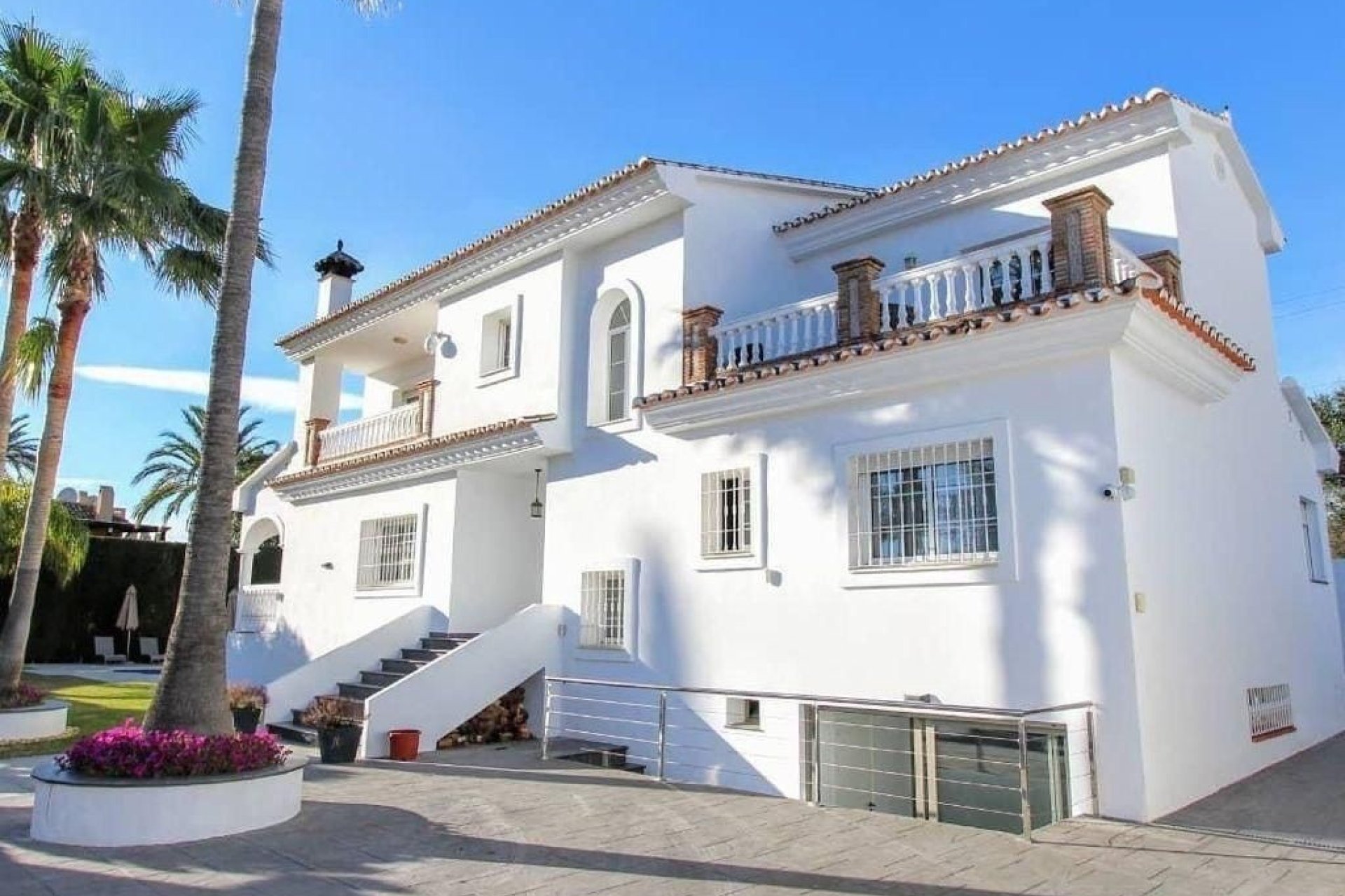Resale - Villa -
Marbella - Nueva Andalucía