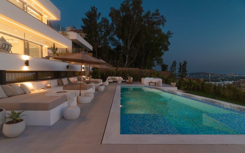 Resale - Villa -
Marbella - Nueva Andalucía