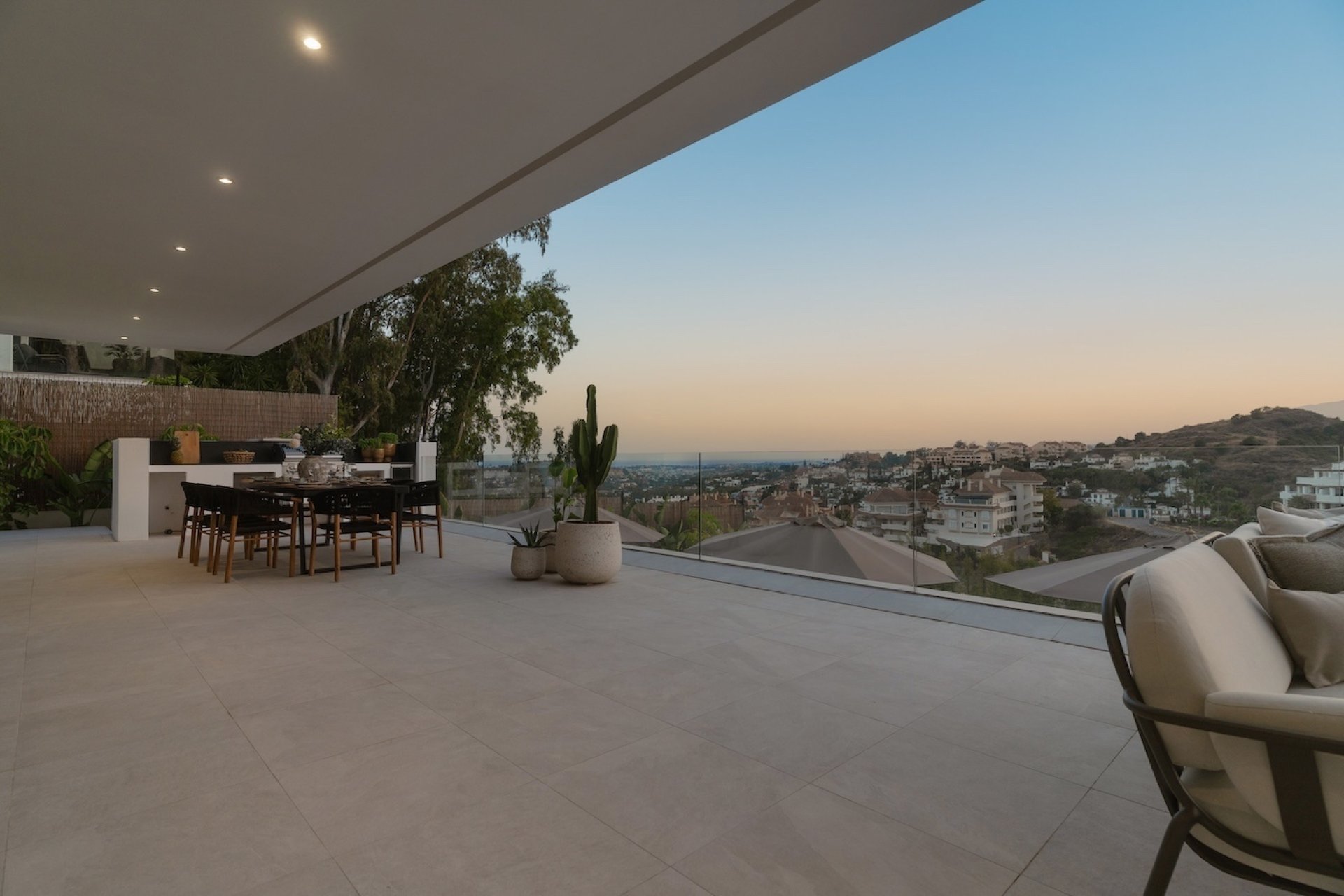 Resale - Villa -
Marbella - Nueva Andalucía