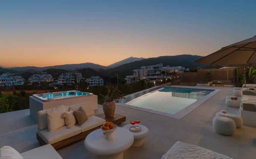 Resale - Villa -
Marbella - Nueva Andalucía