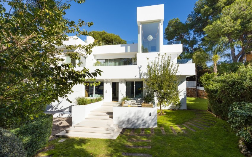 Resale - Villa -
Marbella - Nueva Andalucía