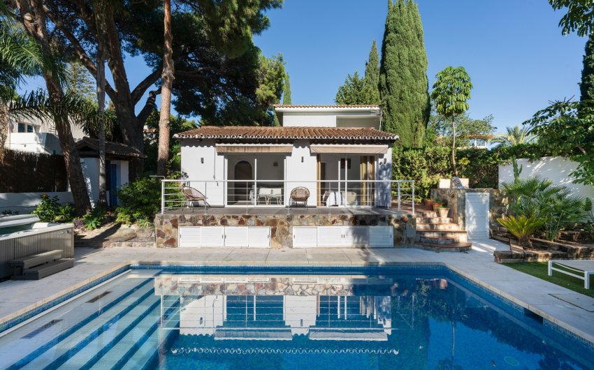 Resale - Villa -
Marbella - Nueva Andalucía