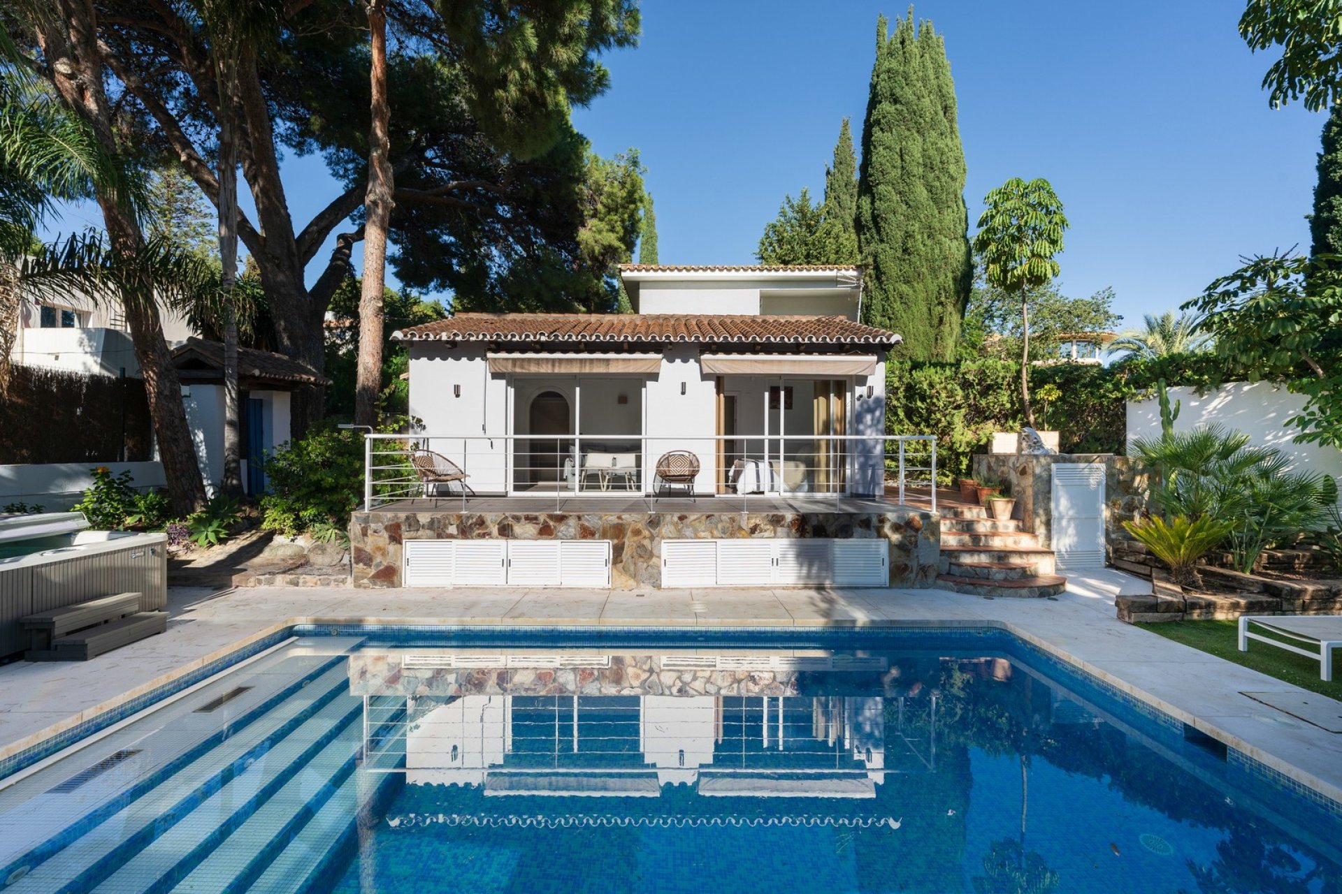 Resale - Villa -
Marbella - Nueva Andalucía