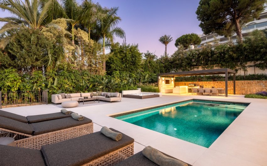 Resale - Villa -
Marbella - Nueva Andalucía