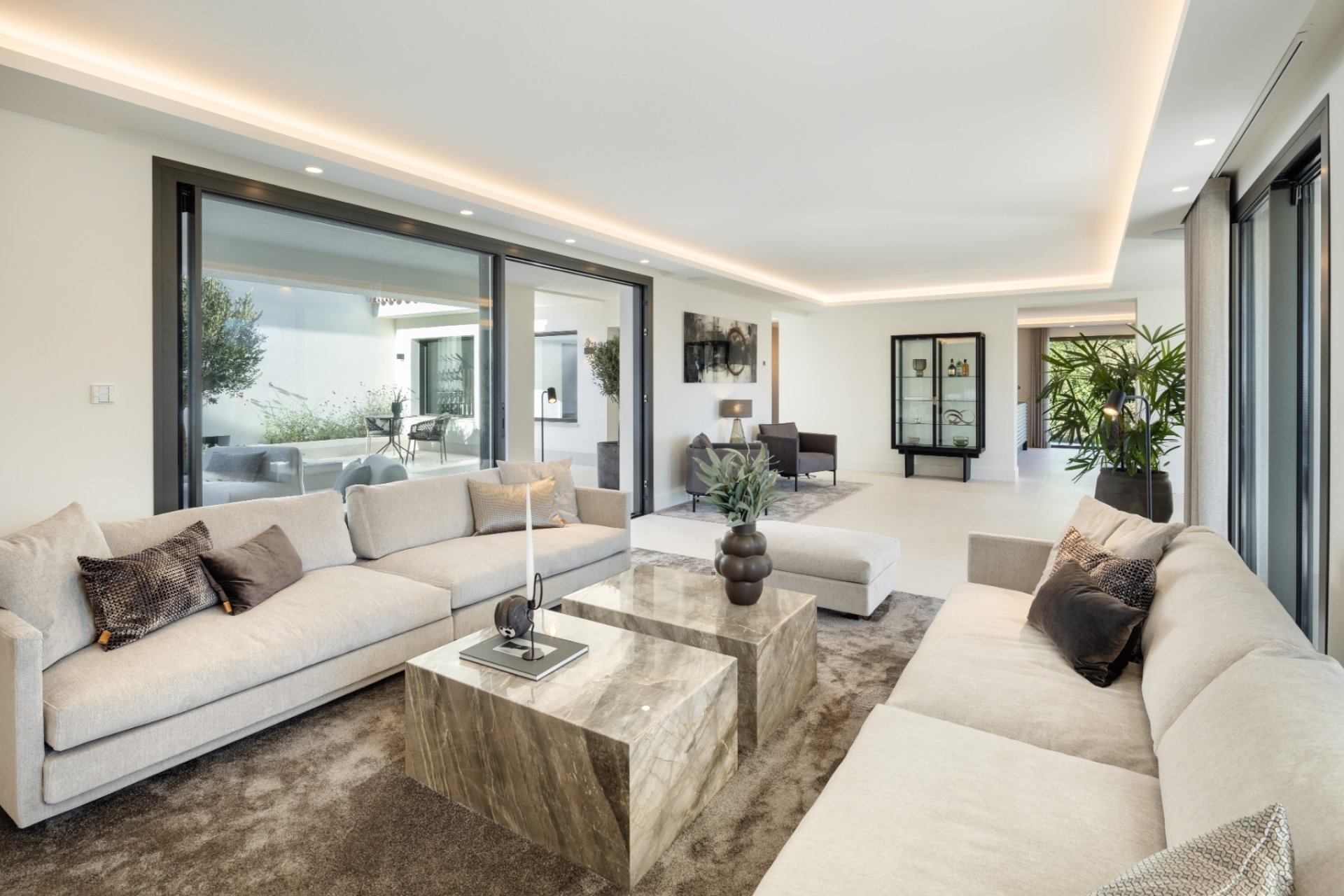 Resale - Villa -
Marbella - Nueva Andalucía