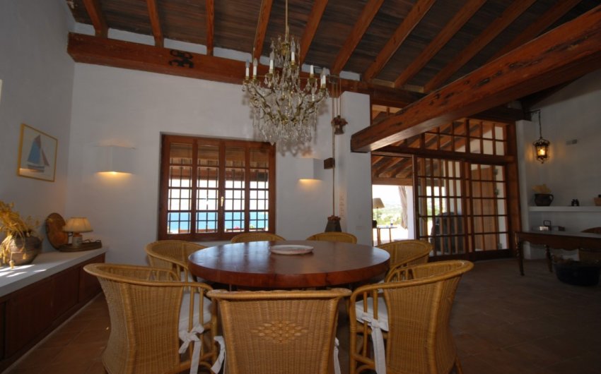 Resale - Villa -
Moraira - Benimeit