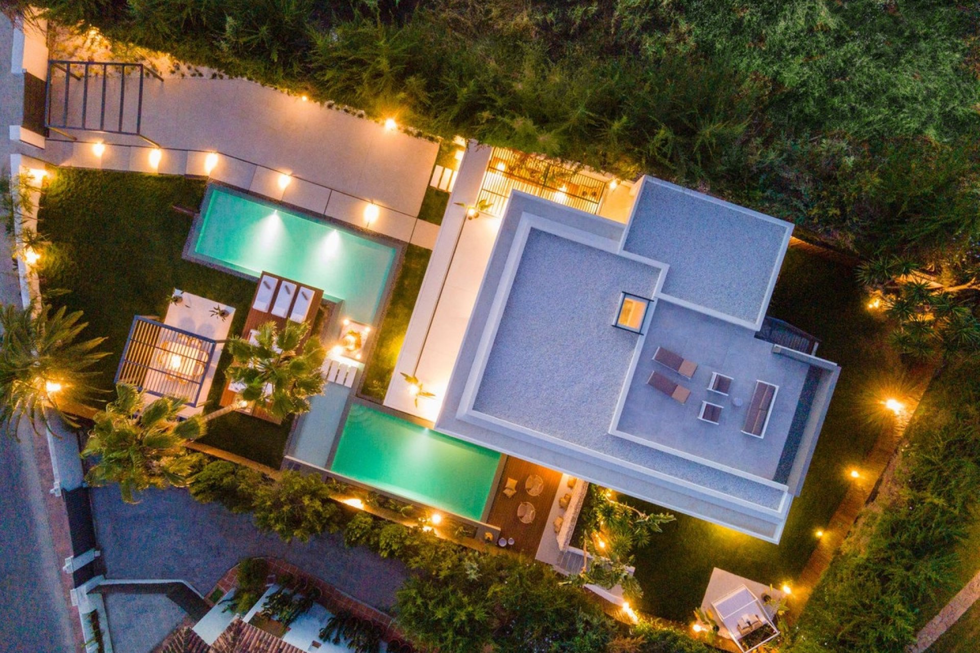 Resale - Villa -
Nueva Andalucía - Costa del Sol