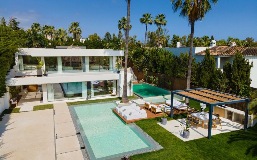 Resale - Villa -
Nueva Andalucía - Costa del Sol