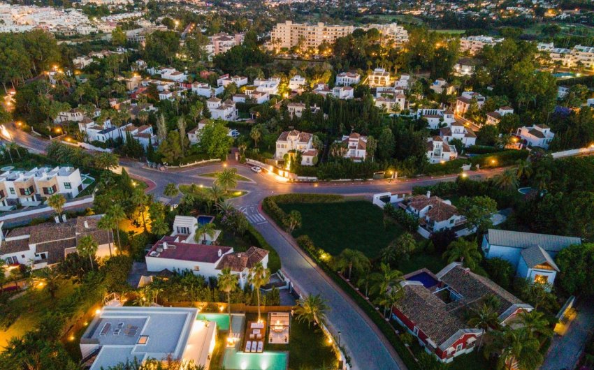 Resale - Villa -
Nueva Andalucía - Costa del Sol