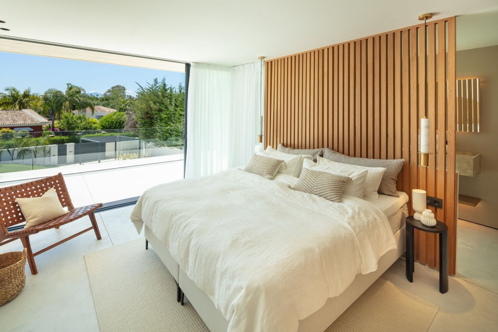 Resale - Villa -
Nueva Andalucía - Costa del Sol