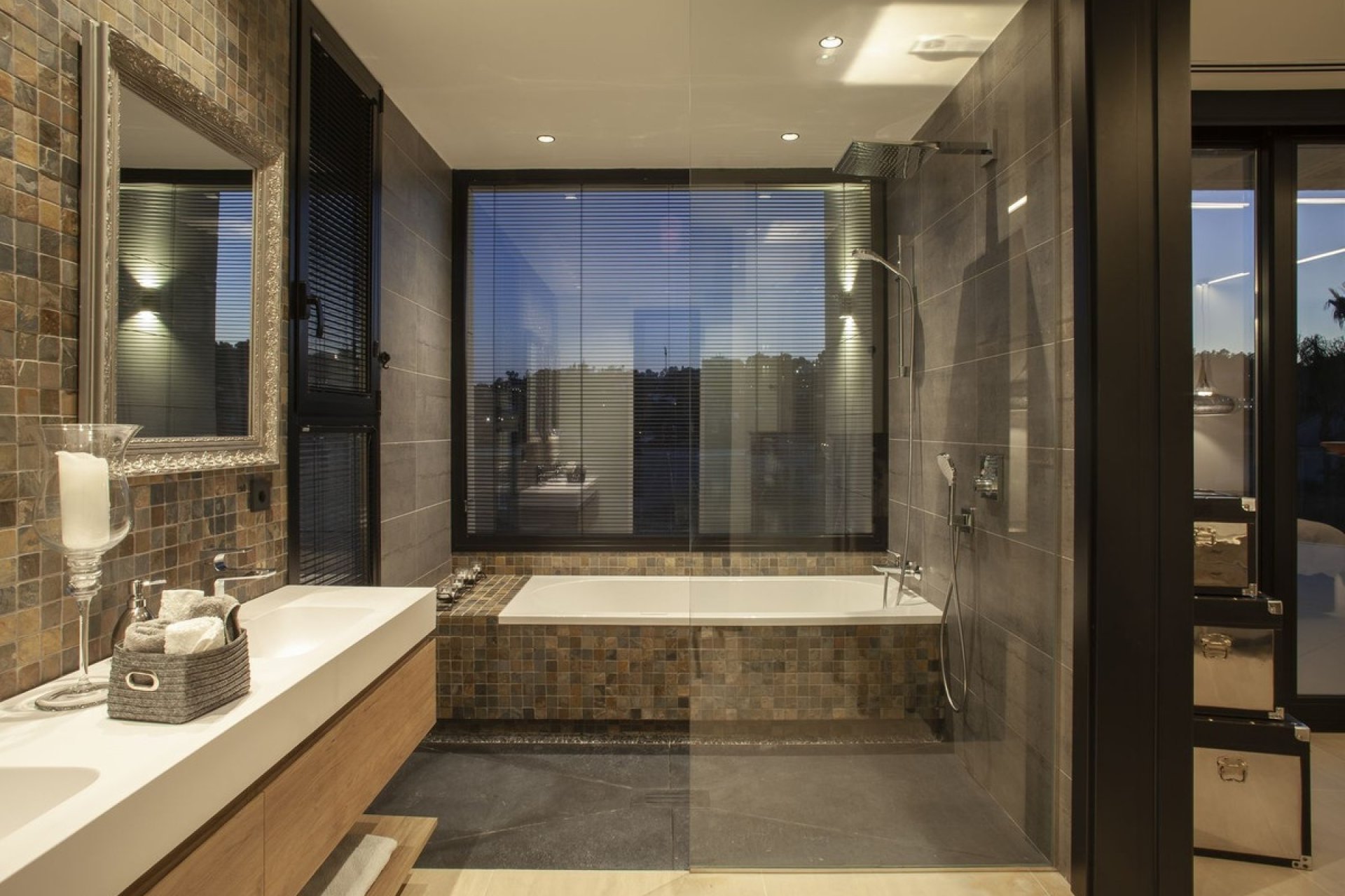 Resale - Villa -
Nueva Andalucía - Costa del Sol