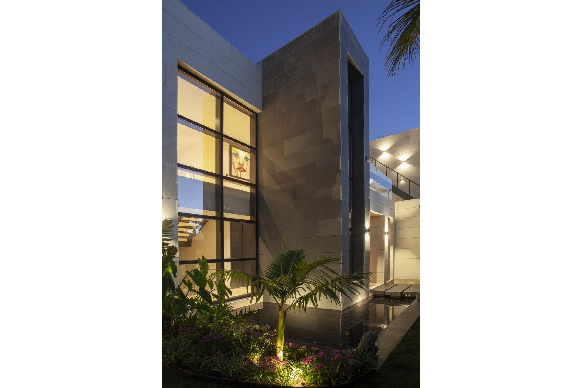 Resale - Villa -
Nueva Andalucía - Costa del Sol