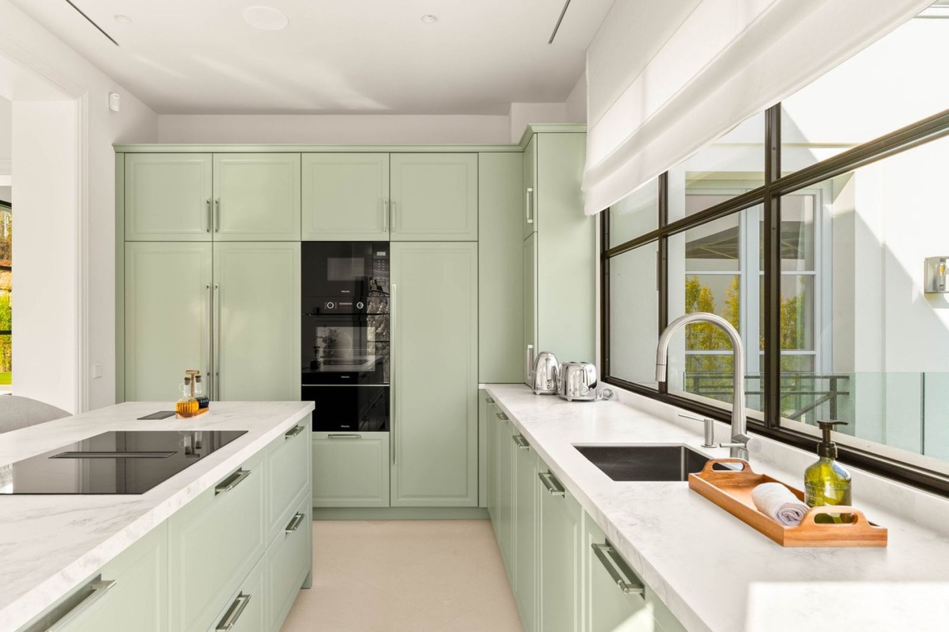 Resale - Villa -
Nueva Andalucía - Costa del Sol