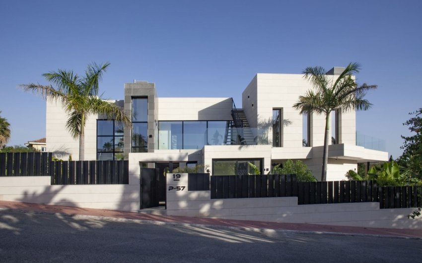 Resale - Villa -
Nueva Andalucía - Costa del Sol