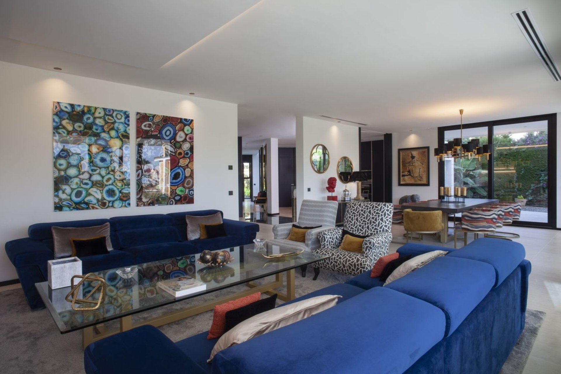 Resale - Villa -
Nueva Andalucía - Costa del Sol