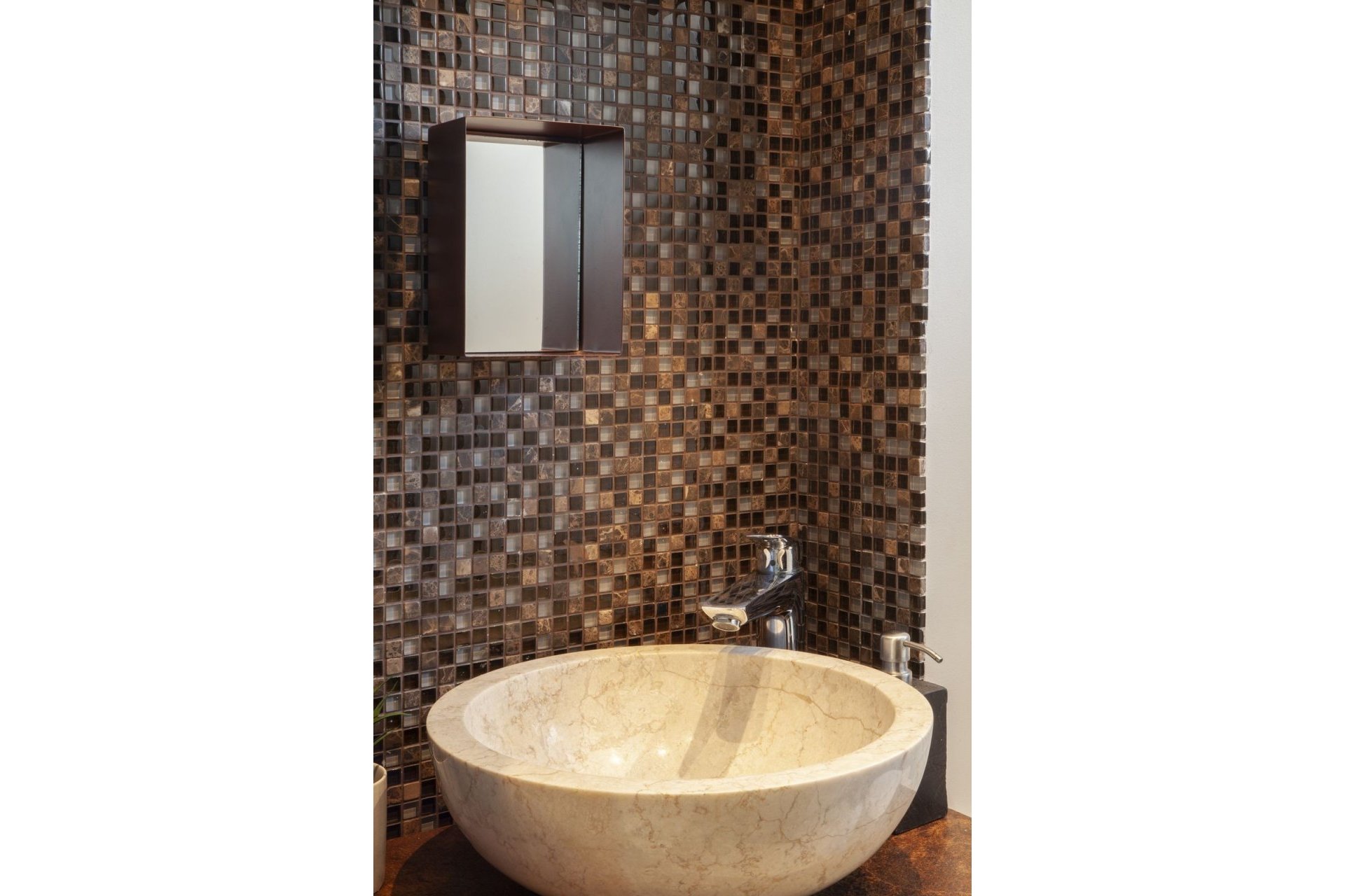 Resale - Villa -
Nueva Andalucía - Costa del Sol