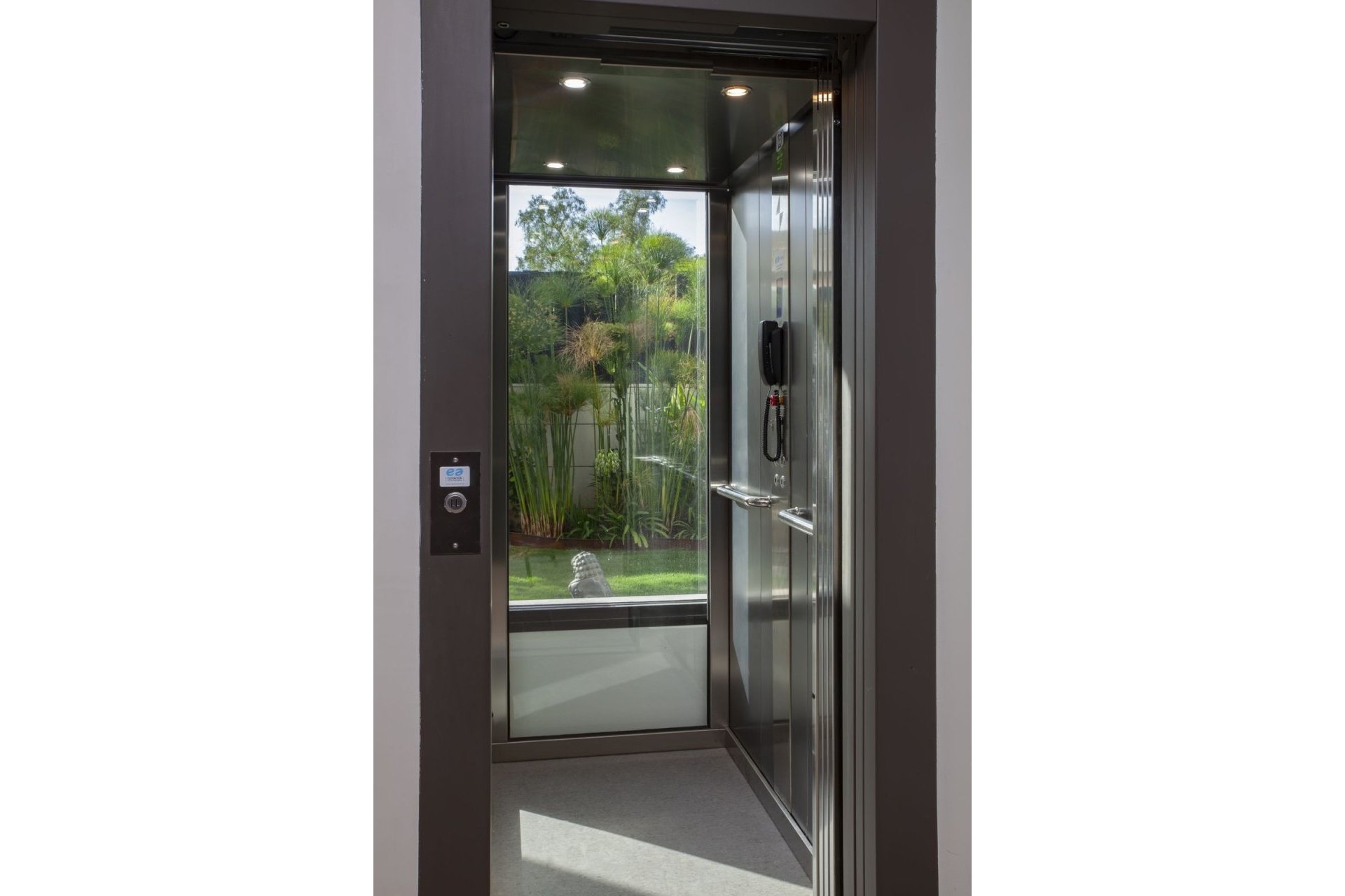 Resale - Villa -
Nueva Andalucía - Costa del Sol