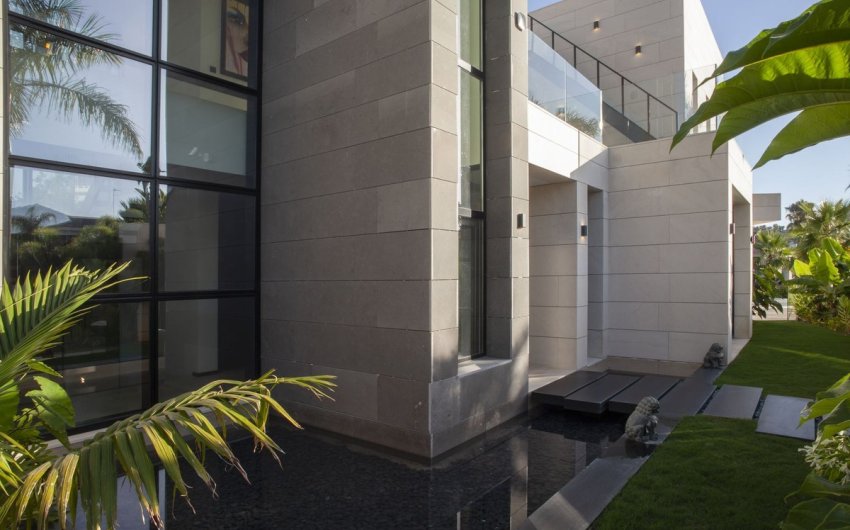 Resale - Villa -
Nueva Andalucía - Costa del Sol