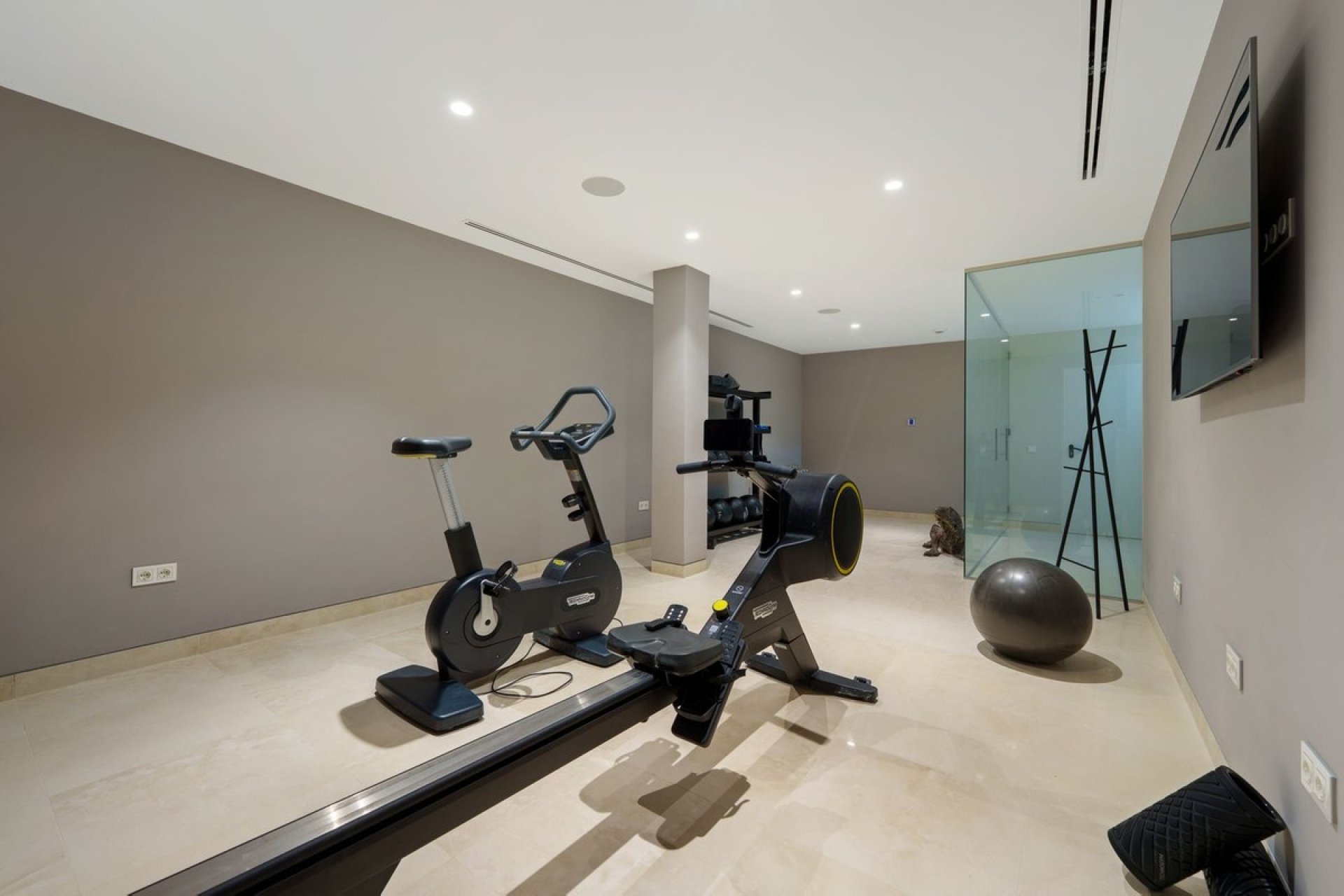 Resale - Villa -
Nueva Andalucía - Costa del Sol