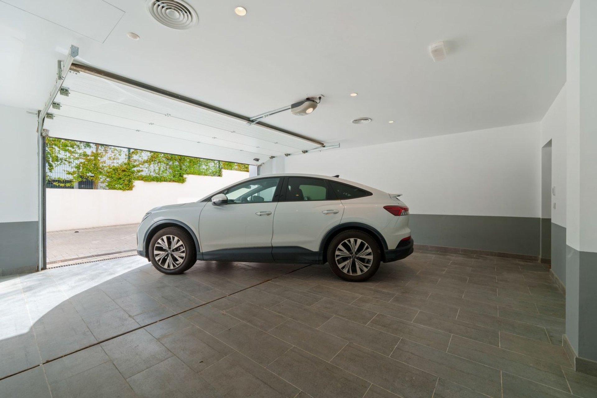 Resale - Villa -
Nueva Andalucía - Costa del Sol