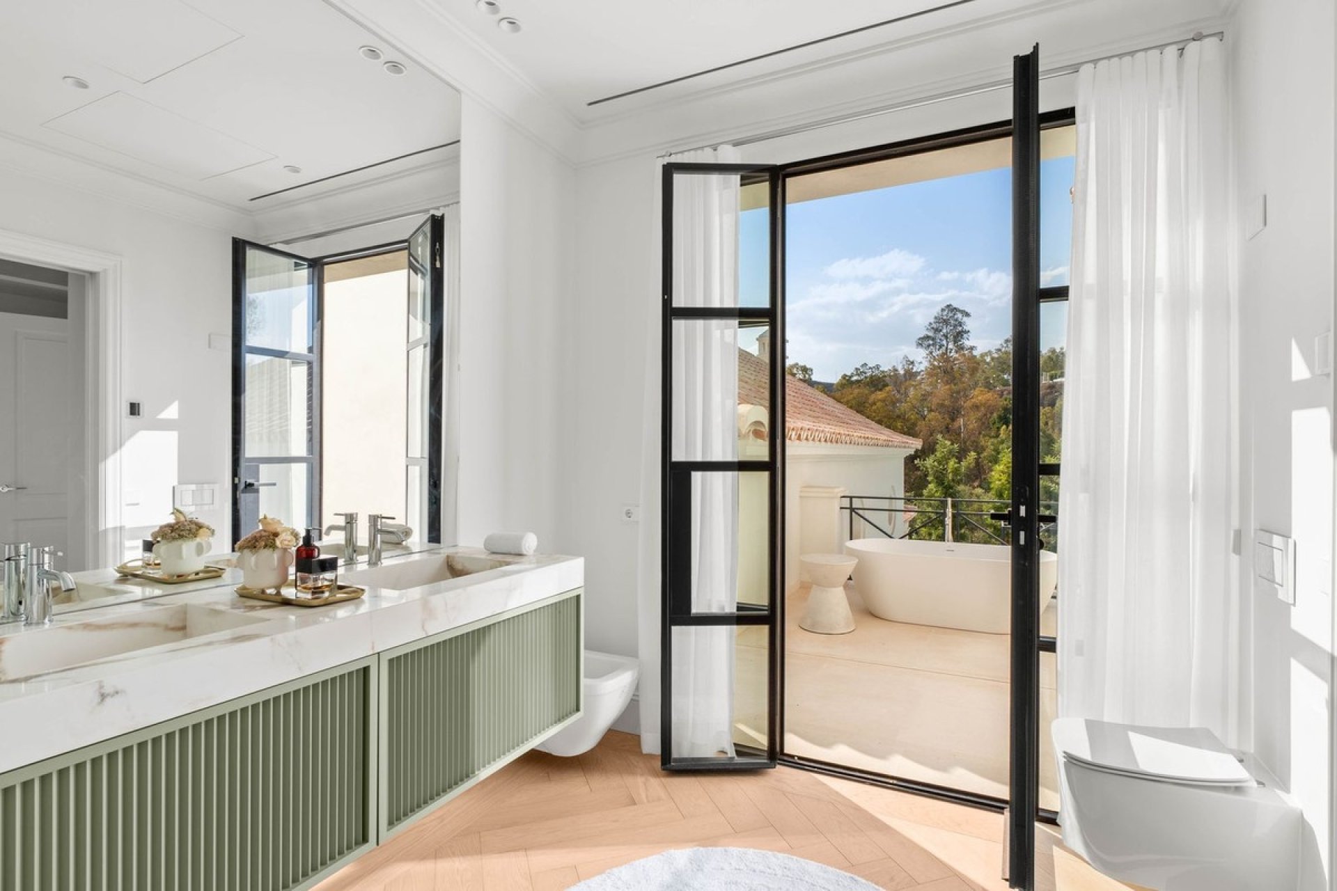 Resale - Villa -
Nueva Andalucía - Costa del Sol