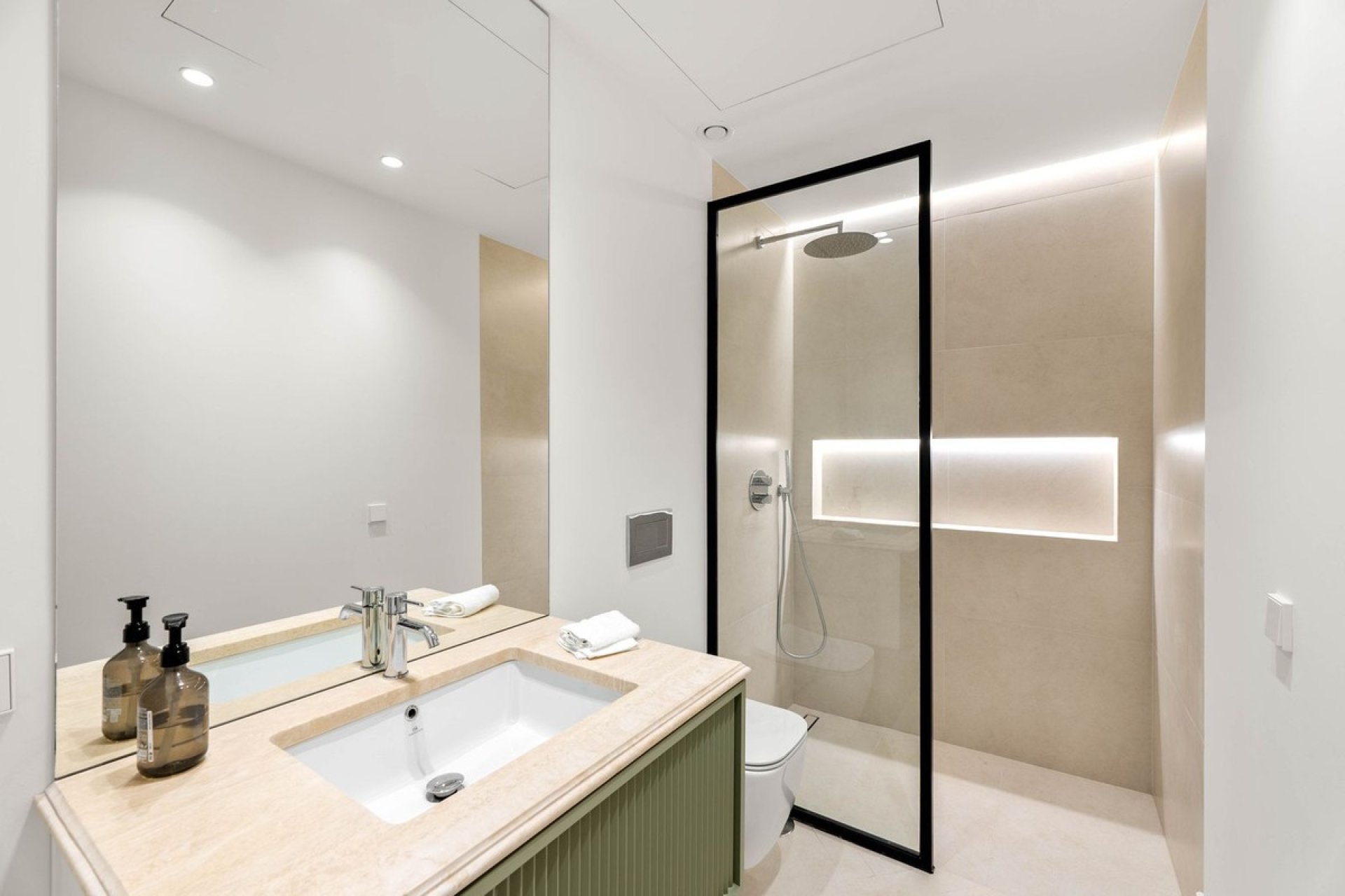 Resale - Villa -
Nueva Andalucía - Costa del Sol