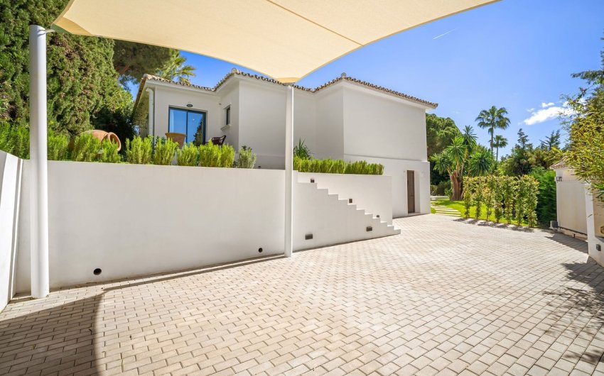 Resale - Villa -
Nueva Andalucía - Costa del Sol