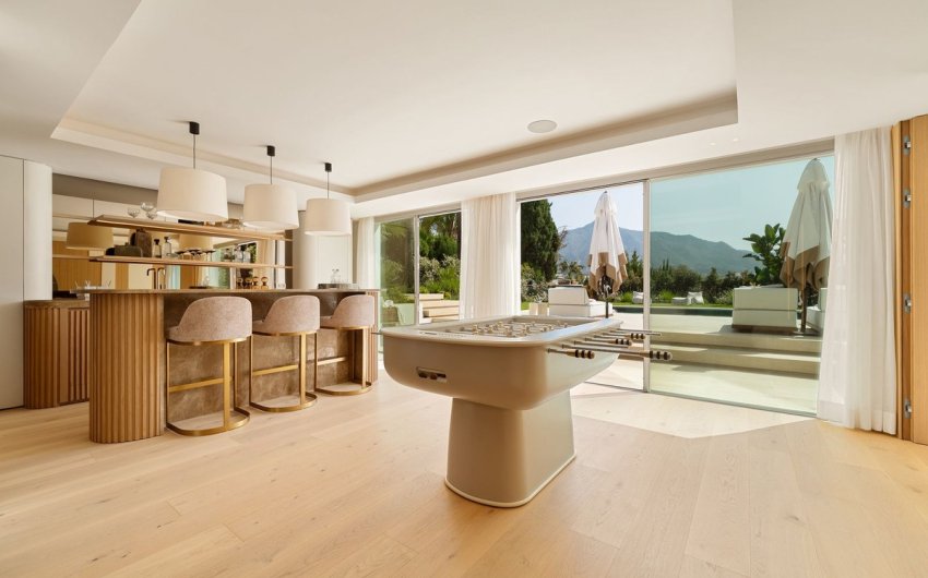 Resale - Villa -
Nueva Andalucía - Costa del Sol