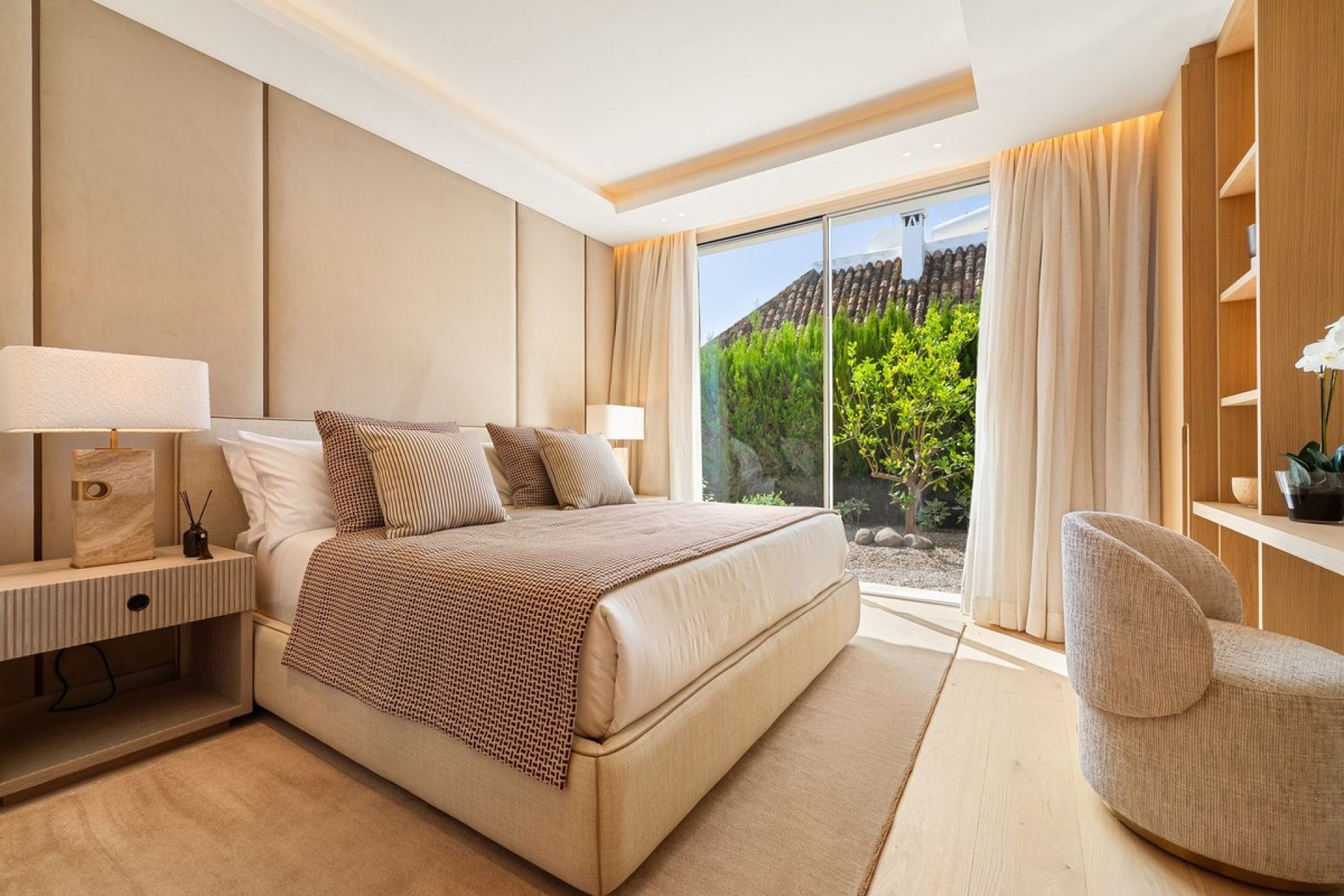 Resale - Villa -
Nueva Andalucía - Costa del Sol