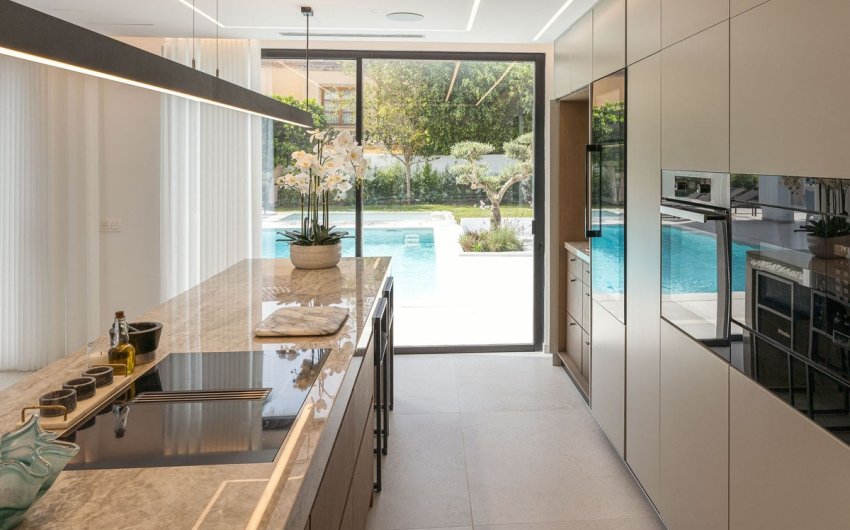 Resale - Villa -
Nueva Andalucía - Costa del Sol