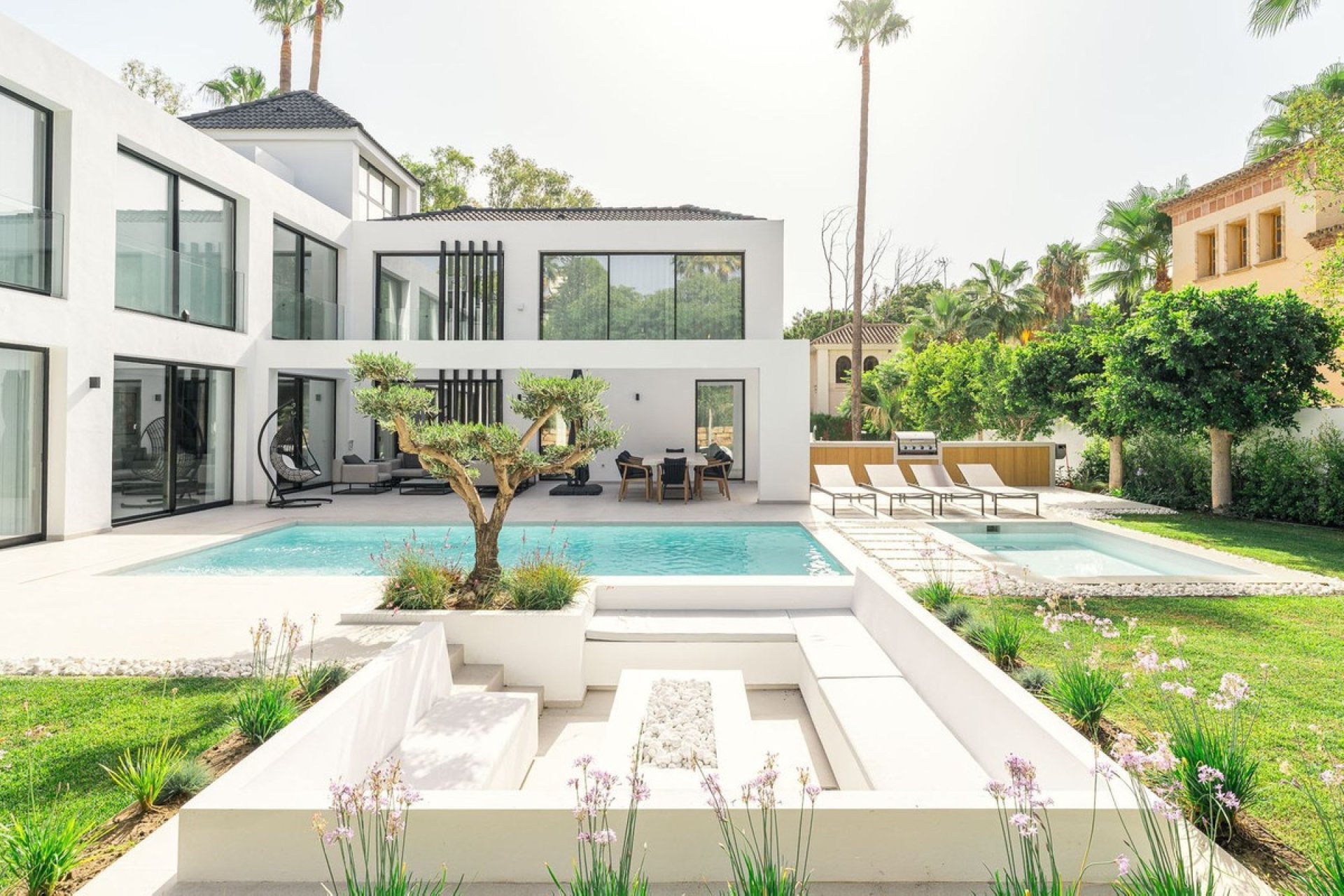 Resale - Villa -
Nueva Andalucía - Costa del Sol