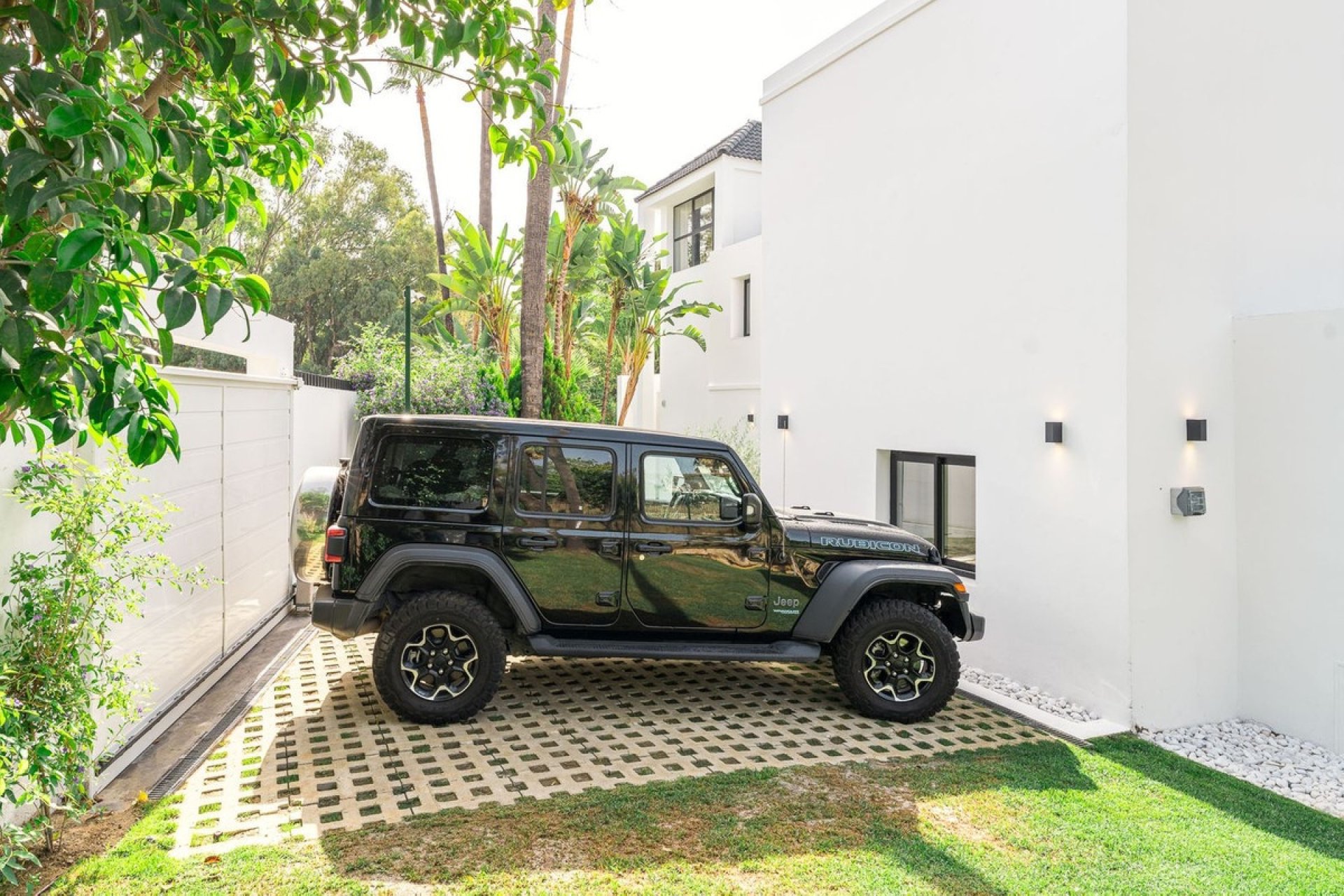 Resale - Villa -
Nueva Andalucía - Costa del Sol