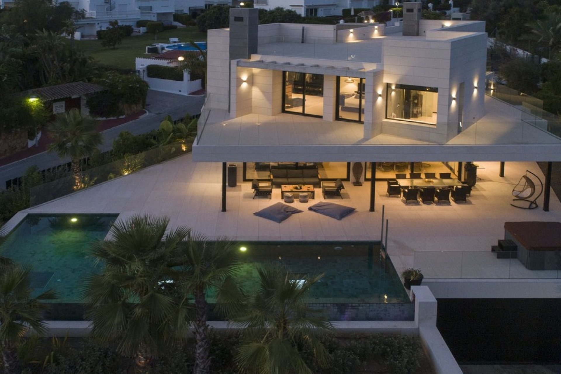 Resale - Villa -
Nueva Andalucía - Costa del Sol