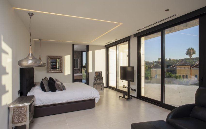Resale - Villa -
Nueva Andalucía - Costa del Sol