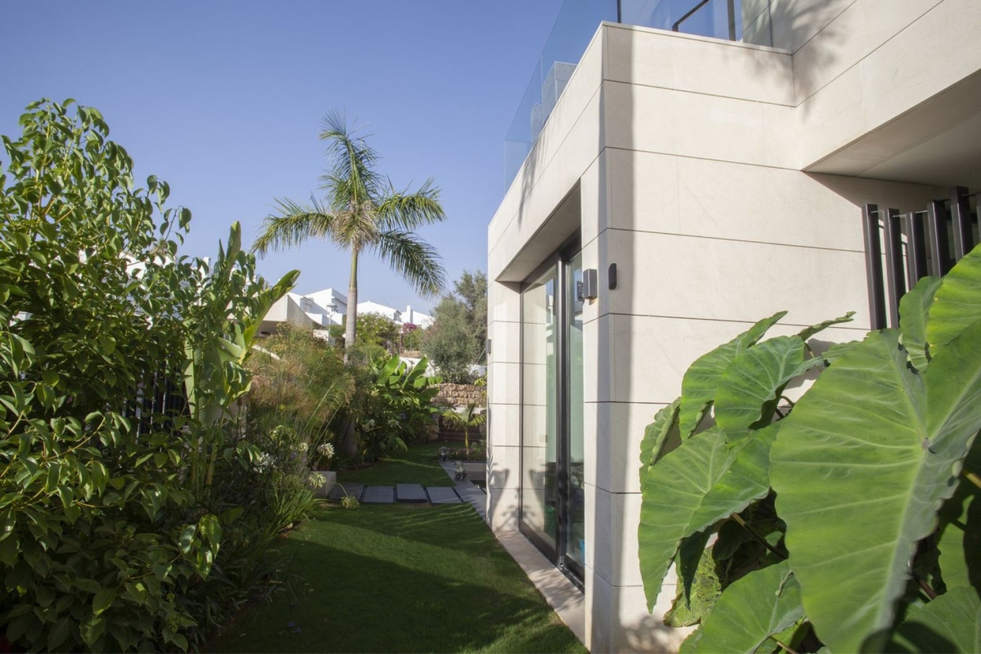 Resale - Villa -
Nueva Andalucía - Costa del Sol