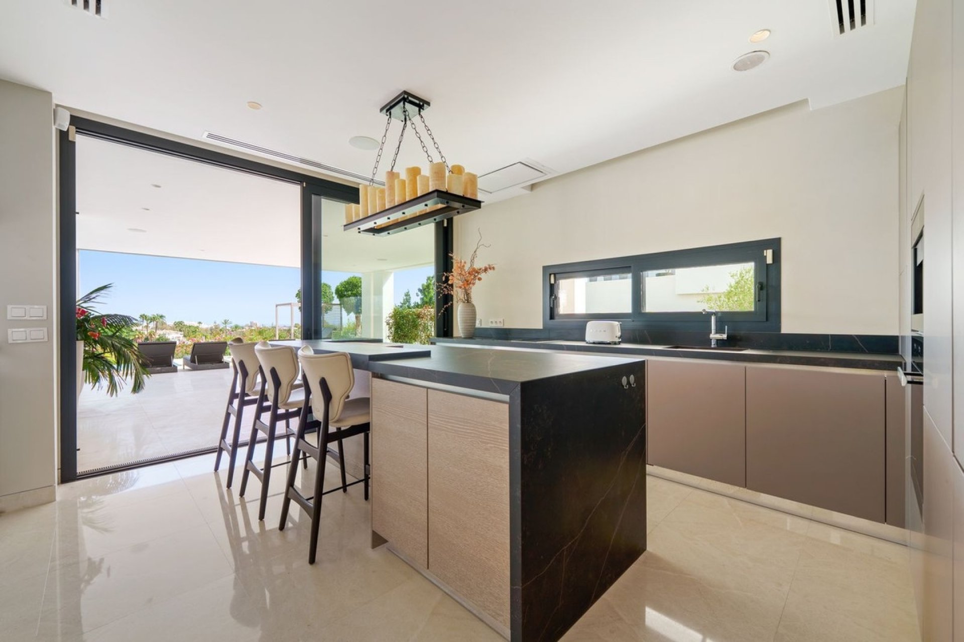 Resale - Villa -
Nueva Andalucía - Costa del Sol