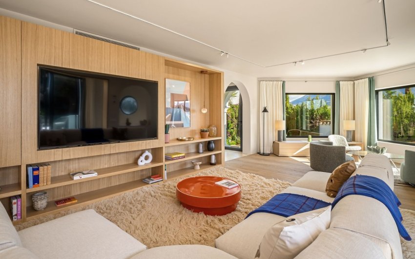 Resale - Villa -
Nueva Andalucía - Costa del Sol