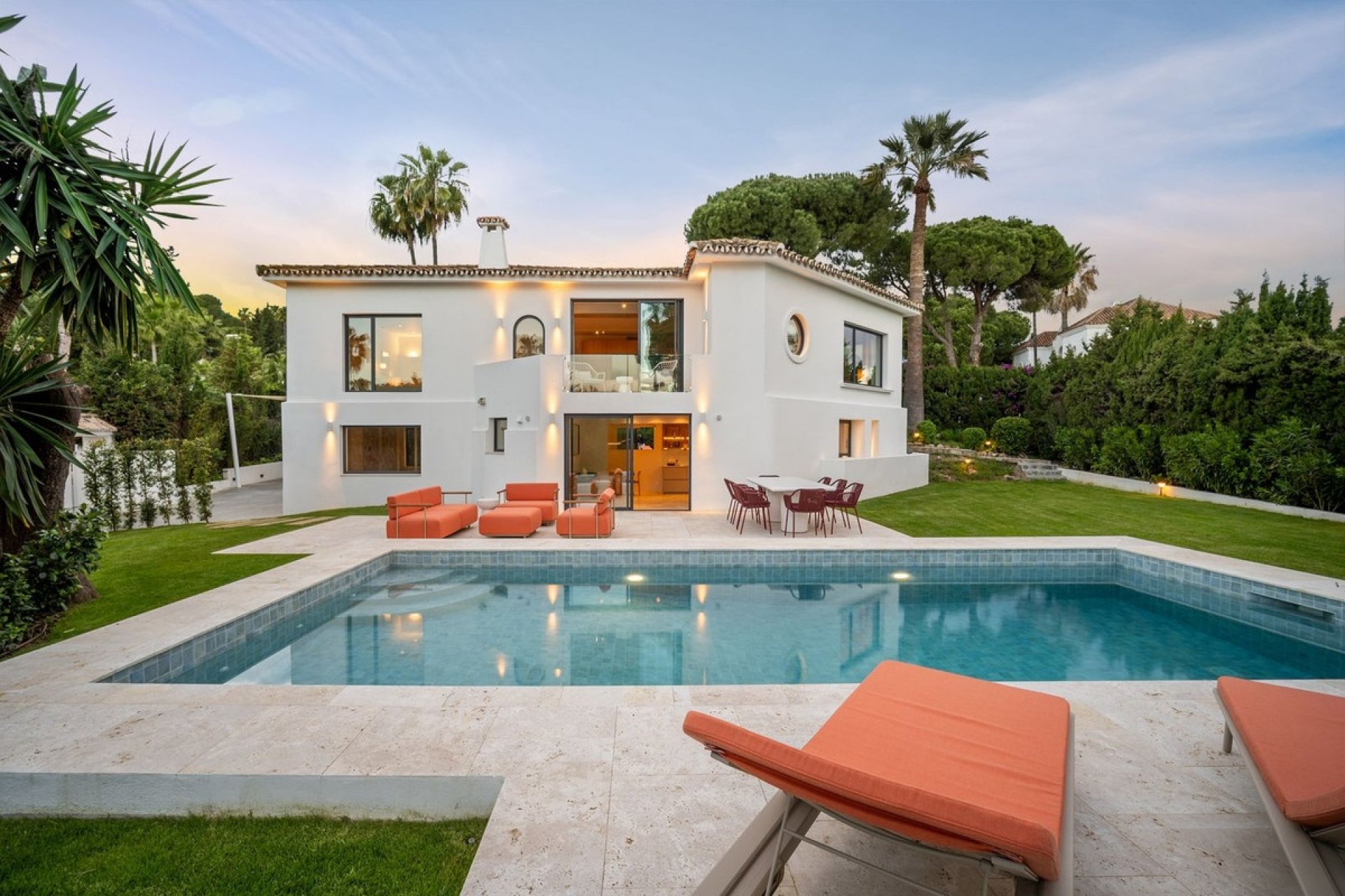 Resale - Villa -
Nueva Andalucía - Costa del Sol