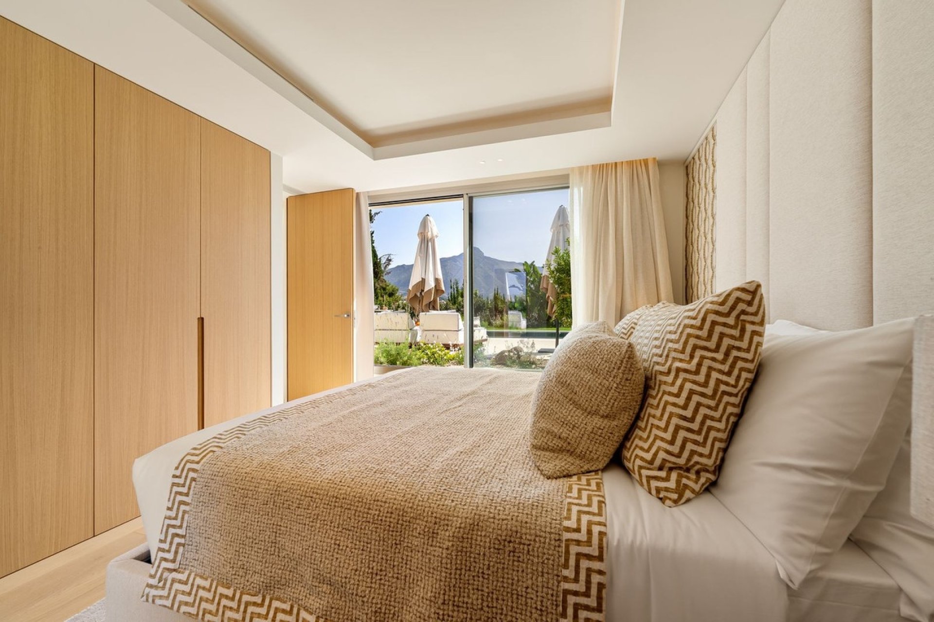 Resale - Villa -
Nueva Andalucía - Costa del Sol