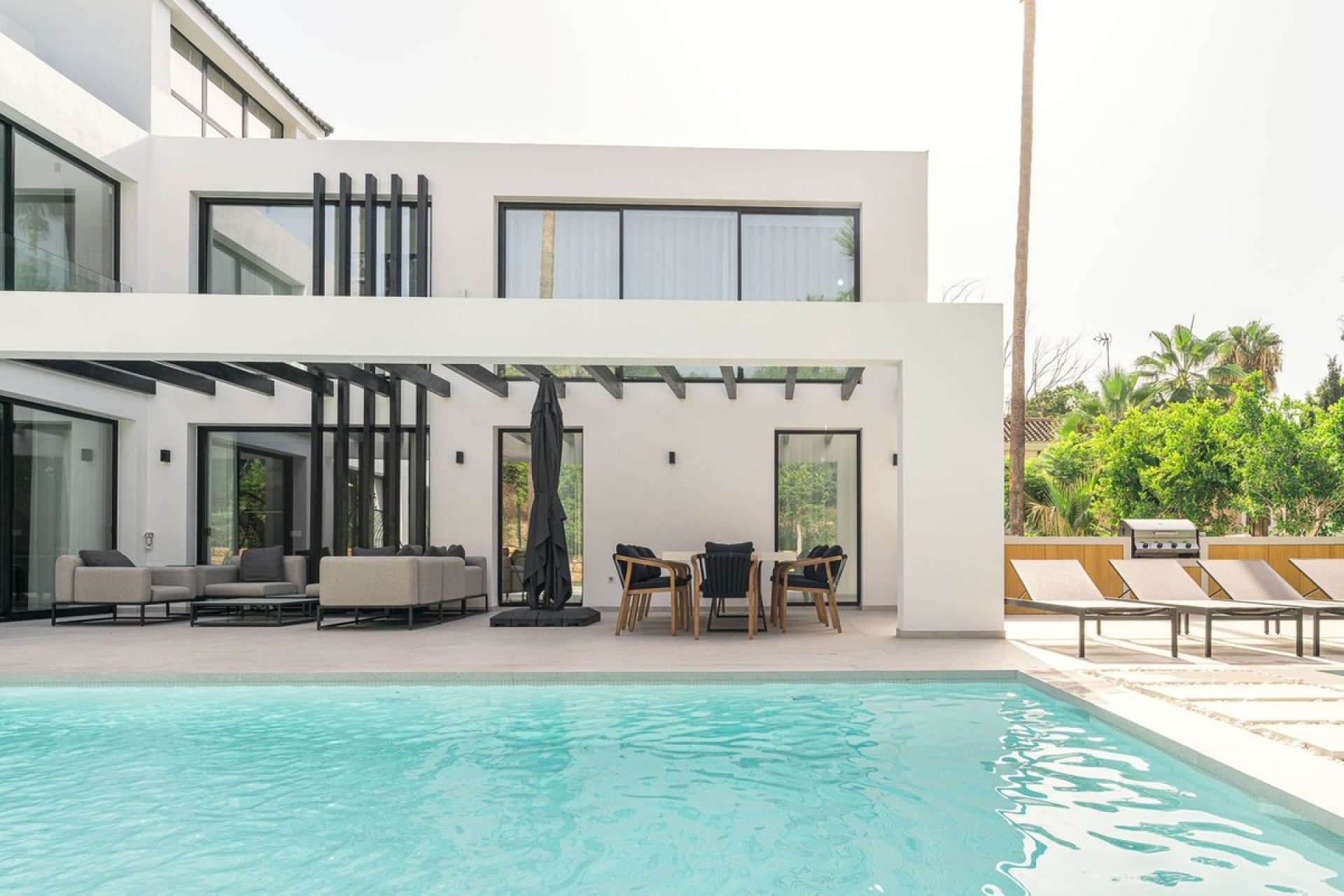 Resale - Villa -
Nueva Andalucía - Costa del Sol