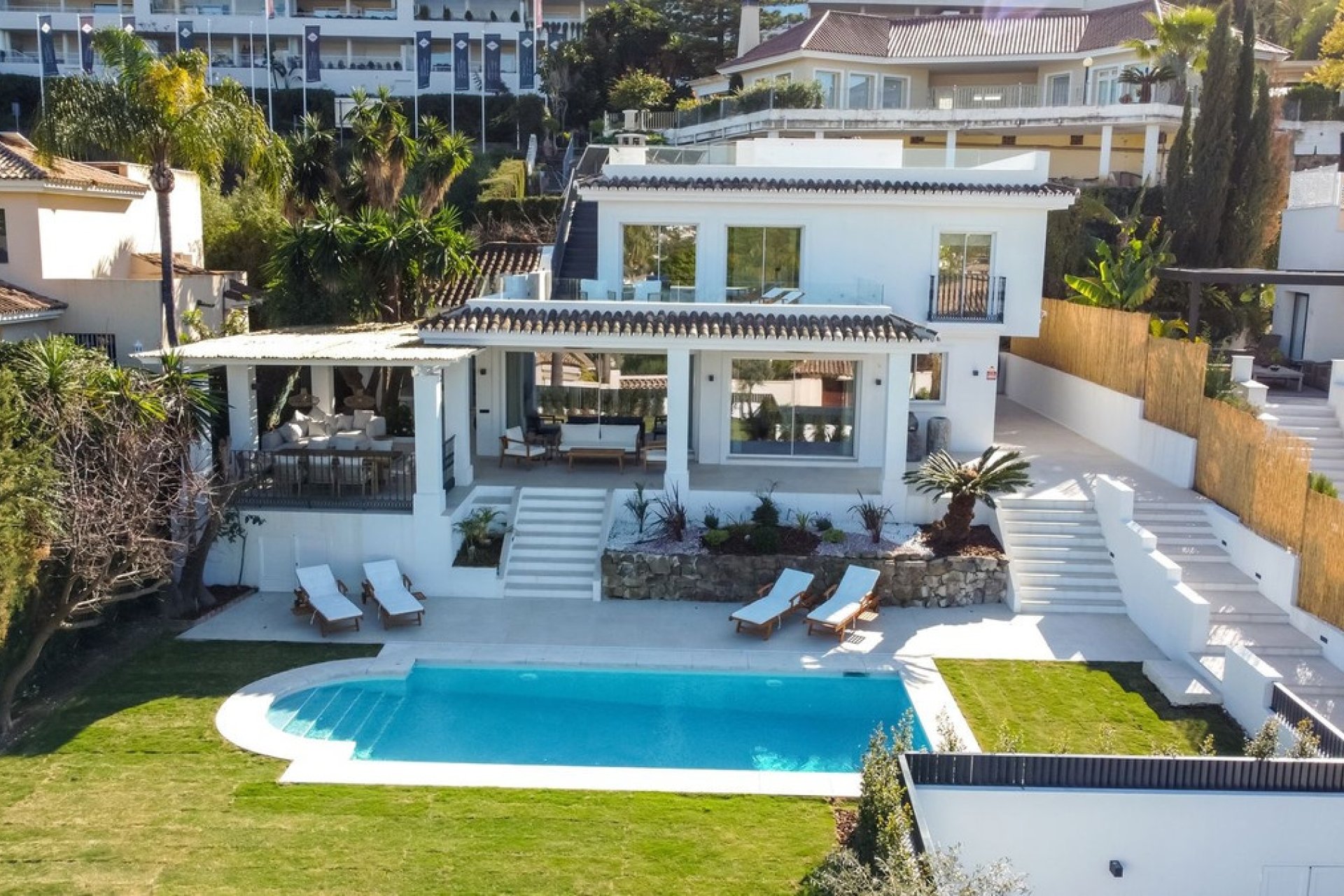 Resale - Villa -
Nueva Andalucía - Costa del Sol