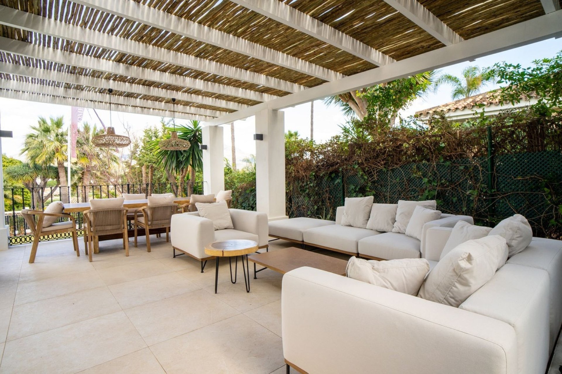 Resale - Villa -
Nueva Andalucía - Costa del Sol