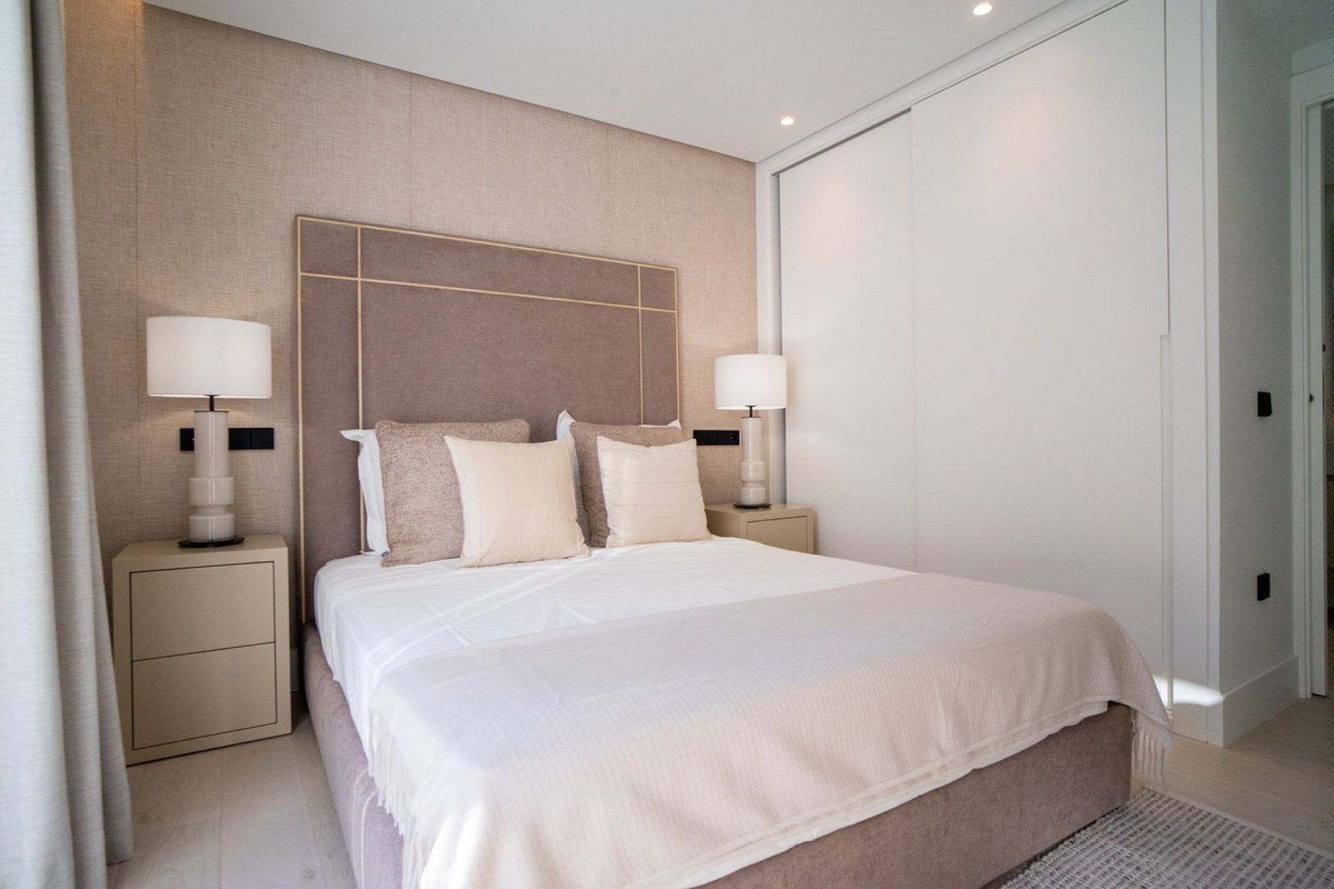 Resale - Villa -
Nueva Andalucía - Costa del Sol