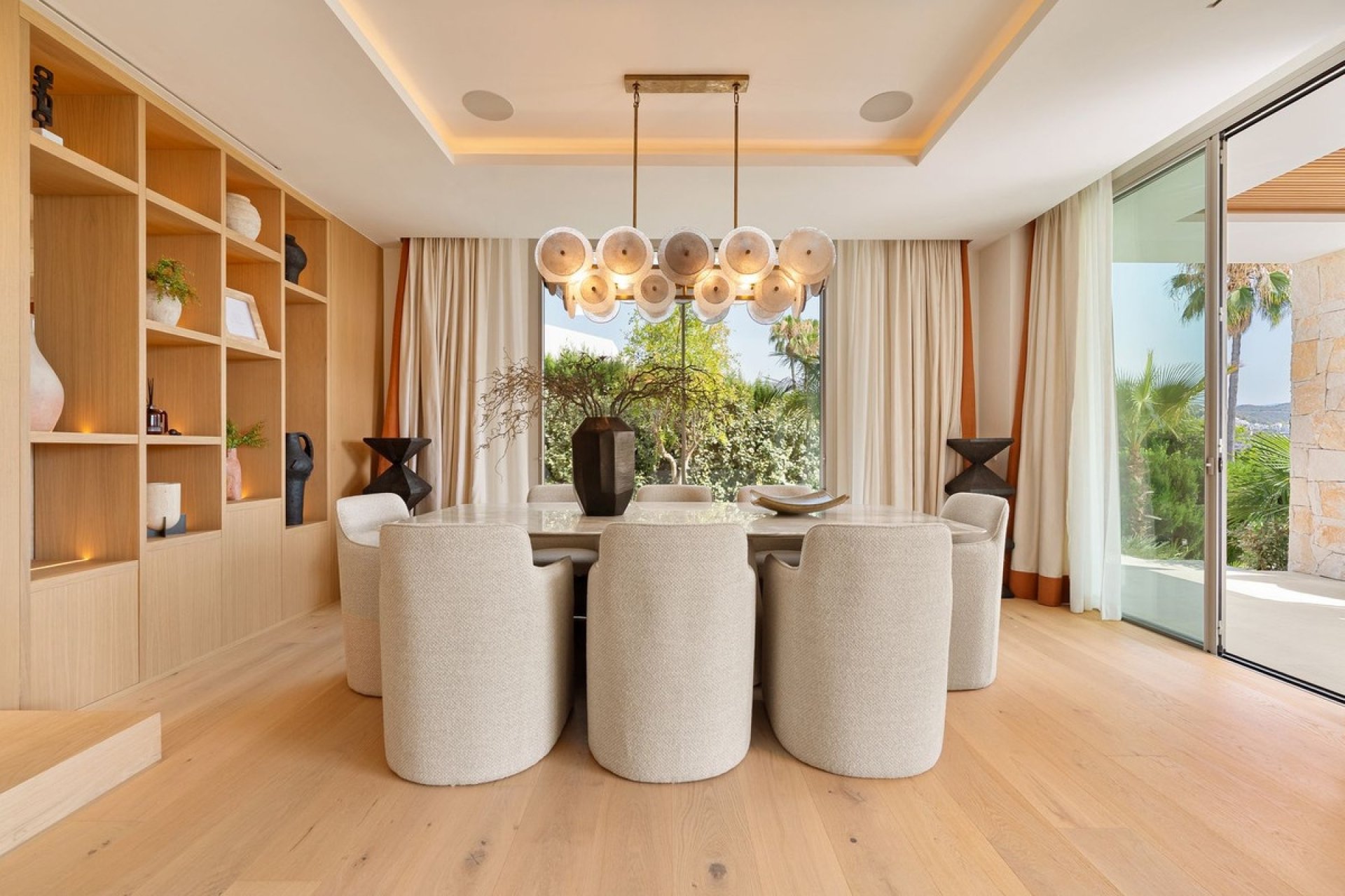 Resale - Villa -
Nueva Andalucía - Costa del Sol