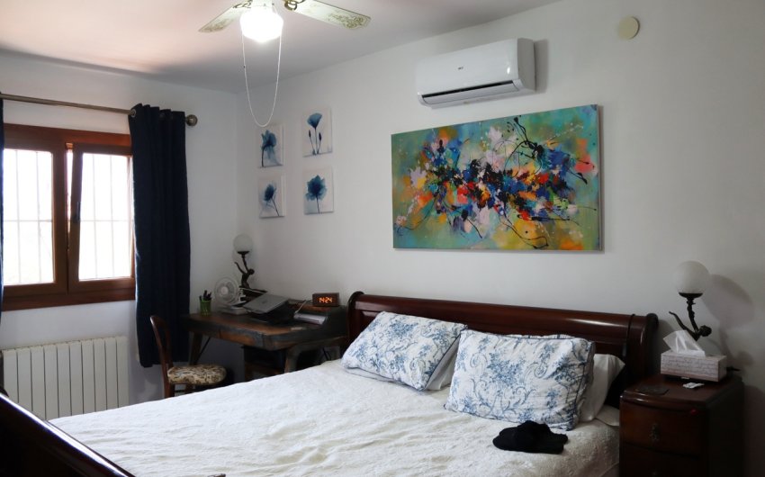 Resale - Villa -
Orba - Inland