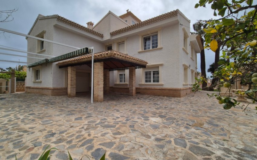 Resale - Villa -
Orihuela - Costa Blanca