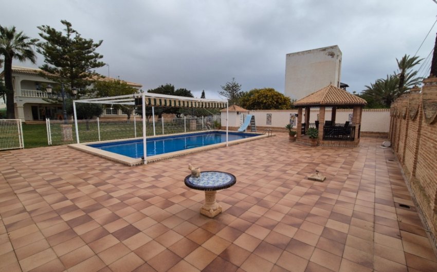 Resale - Villa -
Orihuela - Costa Blanca