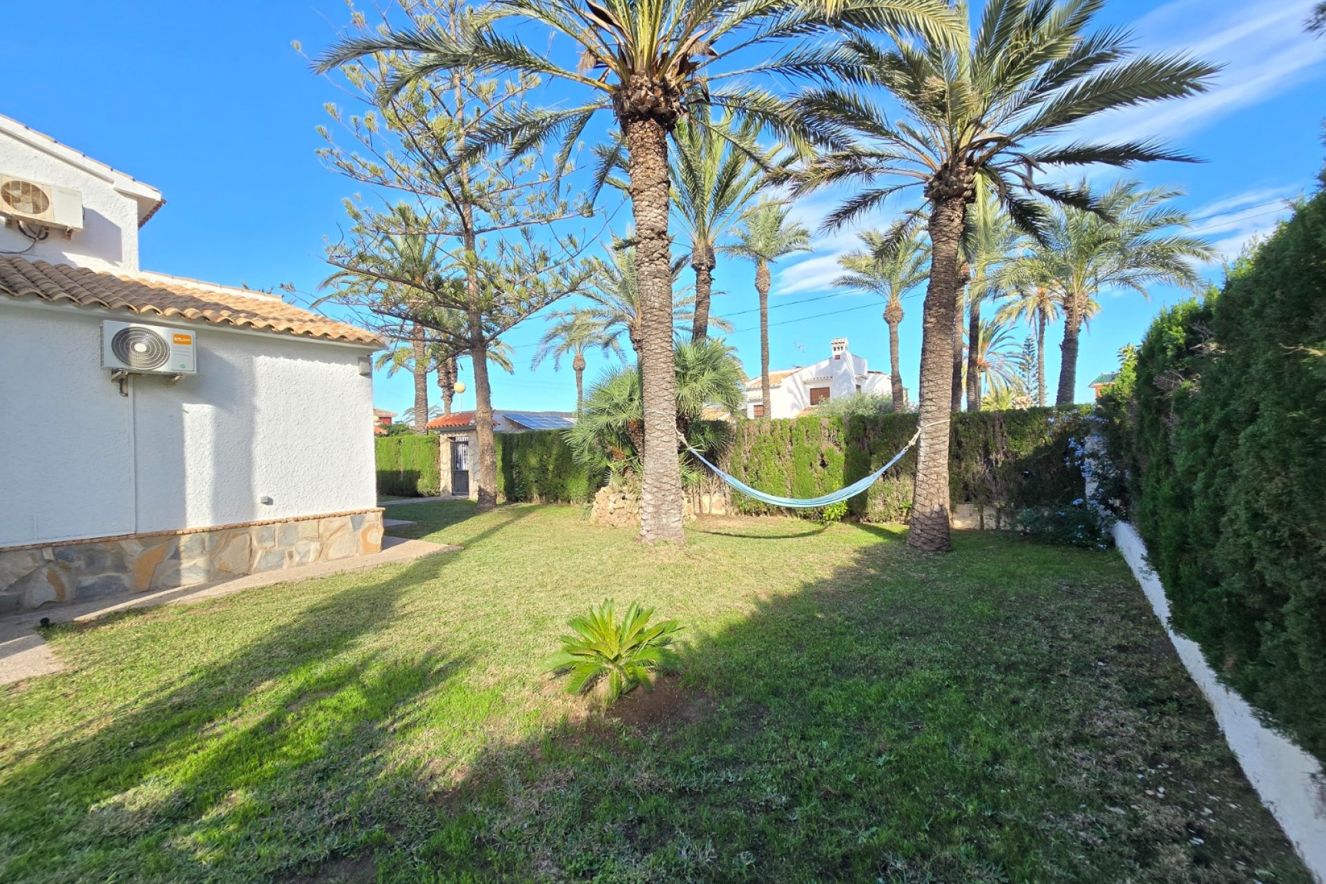 Resale - Villa * -
Orihuela Costa - Cabo Roig *